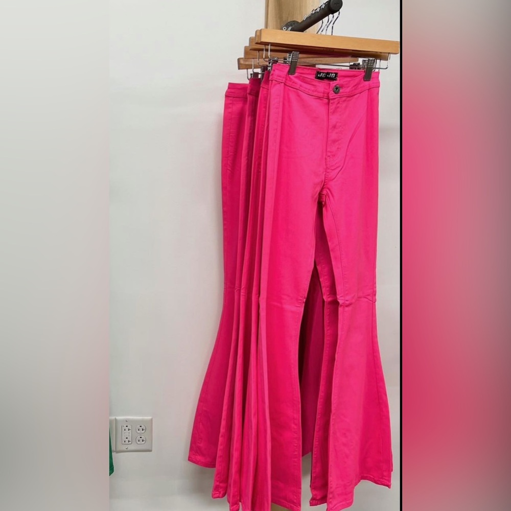 “Season to Shine Twill Pants” in Fuchsia!! Worn once on bachelorette!